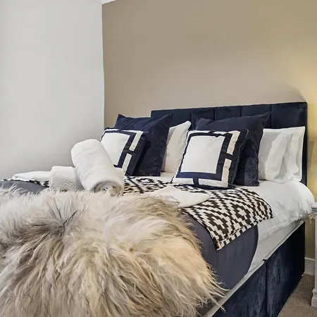 Bude Road Cosy And Modern Retreat Transport Link 4 Bedroom By Altoluxo Short Lets & Serviced *
