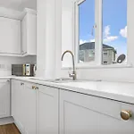 Bude Road Cosy And Modern Retreat Transport Link 4 Bedroom By Altoluxo Short Lets & Serviced * Bristol