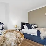 Apartment Bude Road Cosy And Modern Retreat Transport Link 4 Bedroom By Altoluxo Short Lets & Serviced Bristol