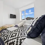 Bude Road Cosy And Modern Retreat Transport Link 4 Bedroom By Altoluxo Short Lets & Serviced * Бристоль