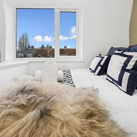 Bude Road Cosy And Modern Retreat Transport Link 4 Bedroom By Altoluxo Short Lets & Serviced *