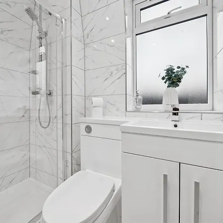 公寓 Bude Road Cosy And Modern Retreat Transport Link 4 Bedroom By Altoluxo Short Lets & Serviced *