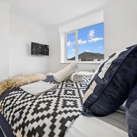 Bude Road Cosy And Modern Retreat Transport Link 4 Bedroom By Altoluxo Short Lets & Serviced * Bristol