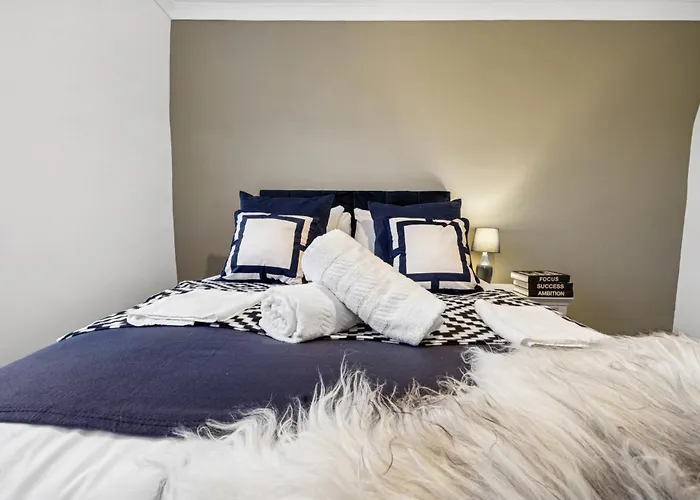 Appartamento Bude Road Cosy And Modern Retreat Transport Link 4 Bedroom By Altoluxo Short Lets & Serviced *