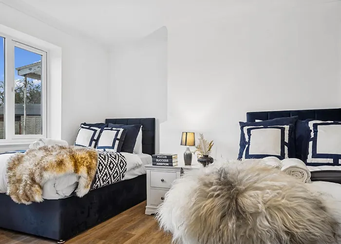 Bude Road Cosy And Modern Retreat Transport Link 4 Bedroom By Altoluxo Short Lets & Serviced * Bristol