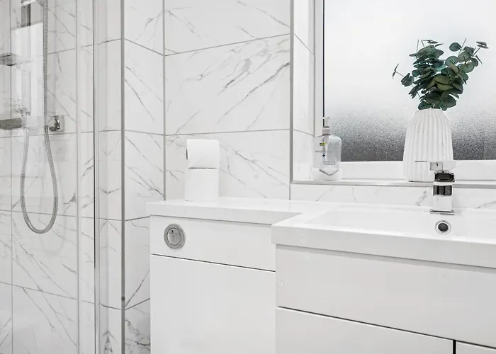 公寓 Bude Road Cosy And Modern Retreat Transport Link 4 Bedroom By Altoluxo Short Lets & Serviced *