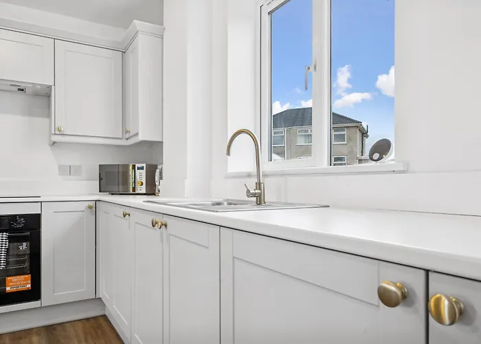 Bude Road Cosy And Modern Retreat Transport Link 4 Bedroom By Altoluxo Short Lets & Serviced * 布里斯托