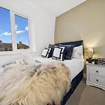 Bude Road Cosy And Modern Retreat Transport Link 4 Bedroom By Altoluxo Short Lets & Serviced Διαμέρισμα