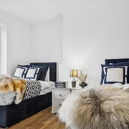 Bude Road Cosy And Modern Retreat Transport Link 4 Bedroom By Altoluxo Short Lets & Serviced * Bristol