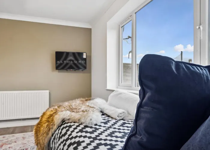 Bude Road Cosy And Modern Retreat Transport Link 4 Bedroom By Altoluxo Short Lets & Serviced Lejlighed