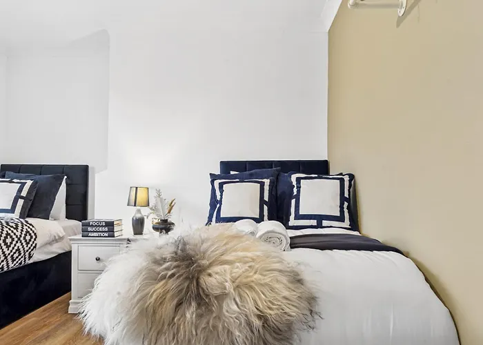 Bude Road Cosy And Modern Retreat Transport Link 4 Bedroom By Altoluxo Short Lets & Serviced * Bristol