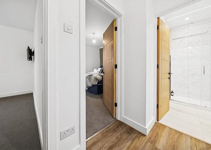 Bude Road Cosy And Modern Retreat Transport Link 4 Bedroom By Altoluxo Short Lets & Serviced Bristol